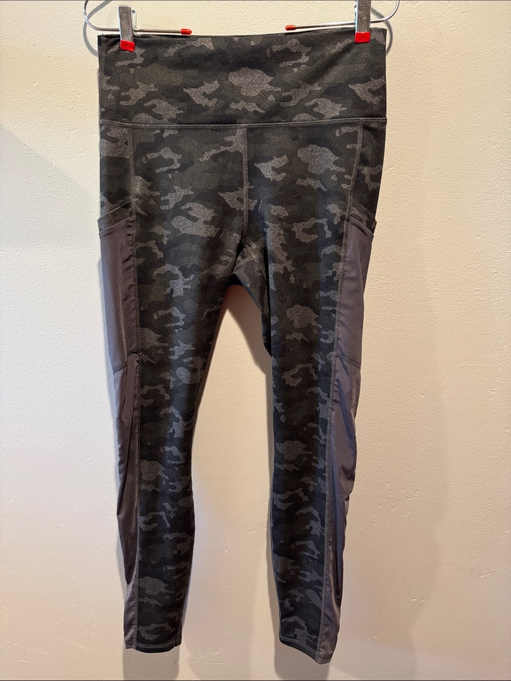 Fabletics Black & Charcoal Camo 7/8 Leggings with Side Pockets